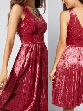 Modcloth Splendorous Spree Pink Red Crushed Velvet V-Neck Pleated Mini Dress (S)